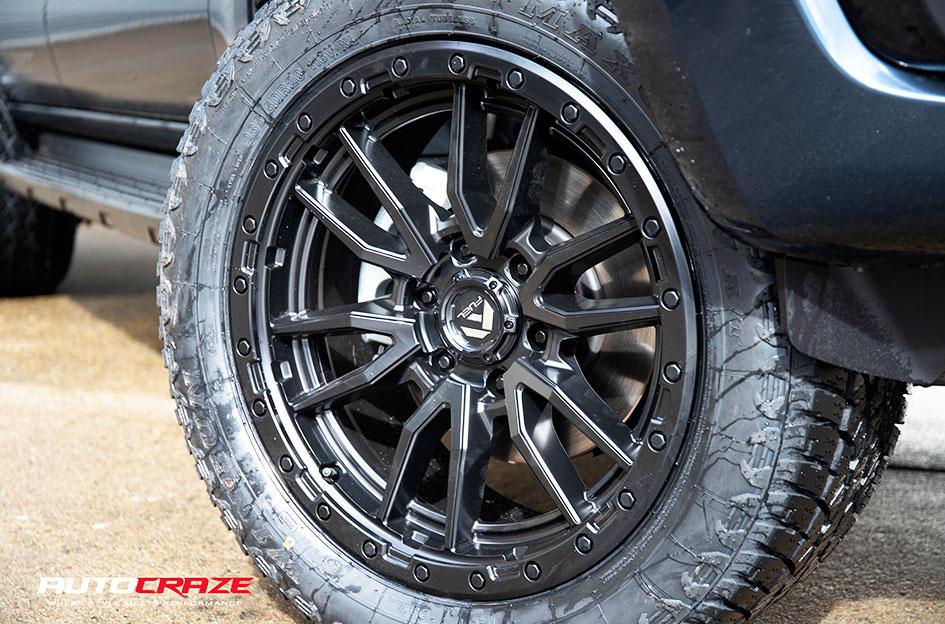 FORD EVEREST CLASH GLOSS BLACK